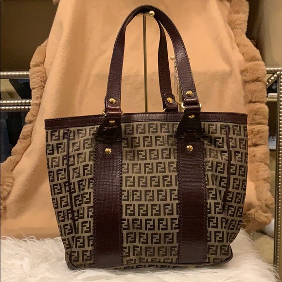 Beautiful vintage Fendi shoulder bag